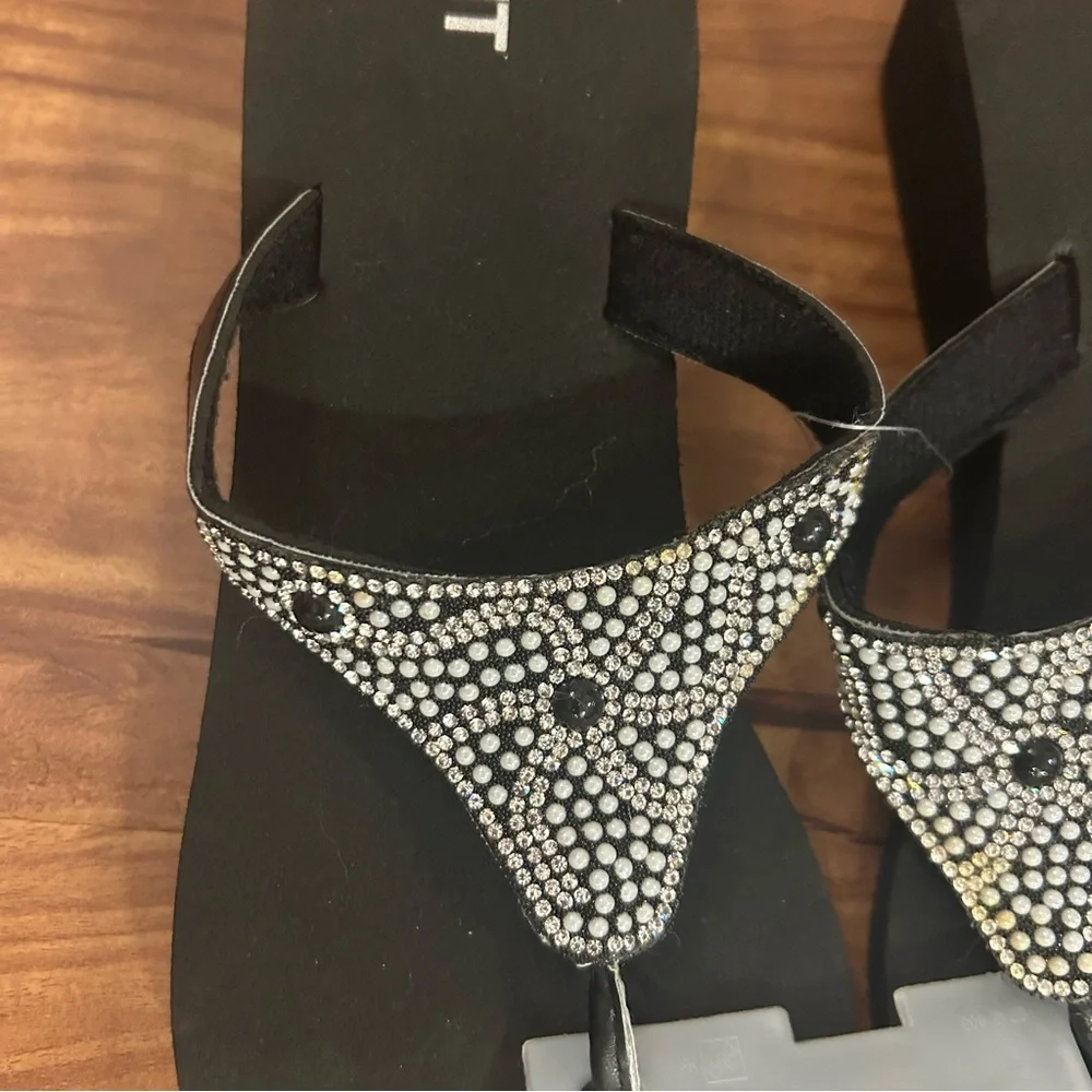 NWT Mixit diamonds and Pearls Black and Silver Women's Sandals Flip Flops - Picture 2 of 10